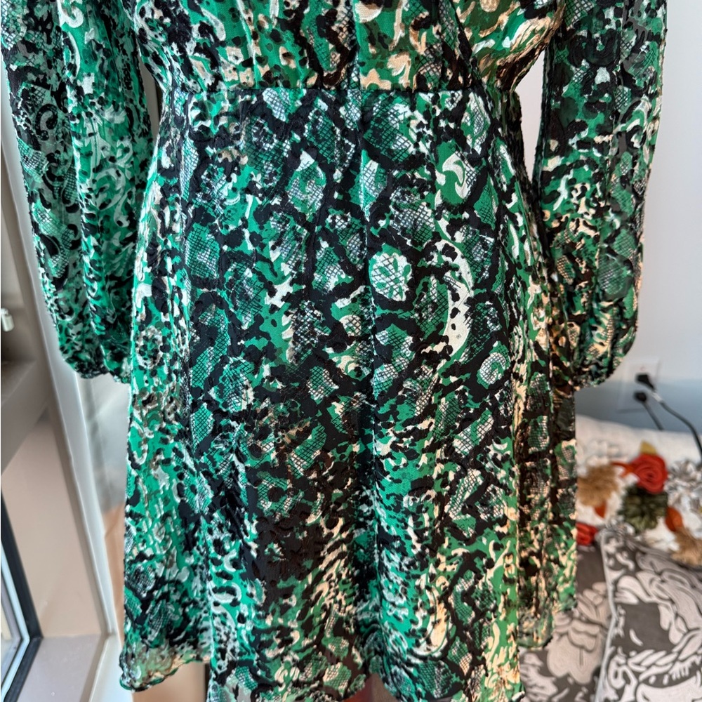 Alice + Olivia Green Black Printed Long Sleeve Mini Dress - Picture 8 of 15